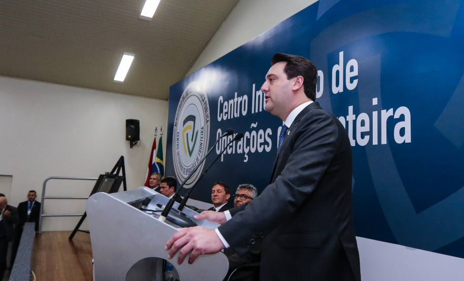 O Governador Carlos Massa Ratinho Junior e o ministro da Justiça e Segurança Pública, Sergio Moro, inauguram nesta segunda-feira (16),  em Foz do Iguaçu, o Centro Integrado de Operações de Fronteira. O CIOF reforçará as ações estratégicas estaduais de combate ao tráfico e ao crime organizado. A estrutura passa a integrar o Parque Tecnológico Itaipu, na Itaipu Binacional.Foz do Iguaçu, 16/12/2019 -  Foto: Geraldo Bubniak/AEN