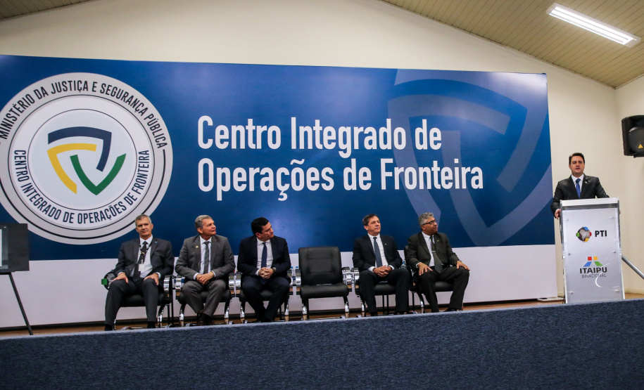O Governador Carlos Massa Ratinho Junior e o ministro da Justiça e Segurança Pública, Sergio Moro, inauguram nesta segunda-feira (16),  em Foz do Iguaçu, o Centro Integrado de Operações de Fronteira. O CIOF reforçará as ações estratégicas estaduais de combate ao tráfico e ao crime organizado. A estrutura passa a integrar o Parque Tecnológico Itaipu, na Itaipu Binacional.Foz do Iguaçu, 16/12/2019 -  Foto: Geraldo Bubniak/AEN