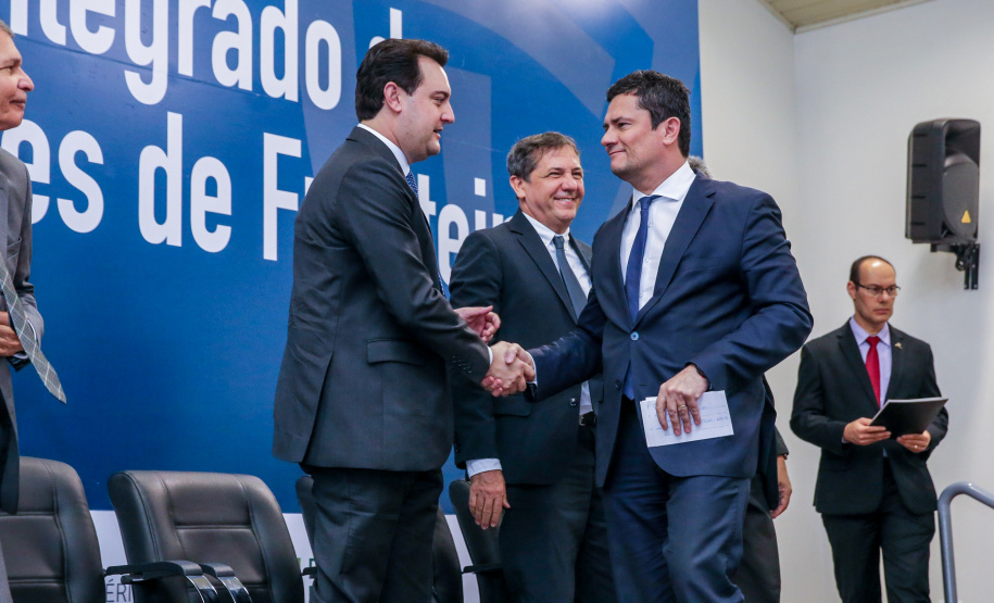 O Governador Carlos Massa Ratinho Junior e o ministro da Justiça e Segurança Pública, Sergio Moro, inauguram nesta segunda-feira (16),  em Foz do Iguaçu, o Centro Integrado de Operações de Fronteira. O CIOF reforçará as ações estratégicas estaduais de combate ao tráfico e ao crime organizado. A estrutura passa a integrar o Parque Tecnológico Itaipu, na Itaipu Binacional.Foz do Iguaçu, 16/12/2019 -  Foto: Geraldo Bubniak/AEN