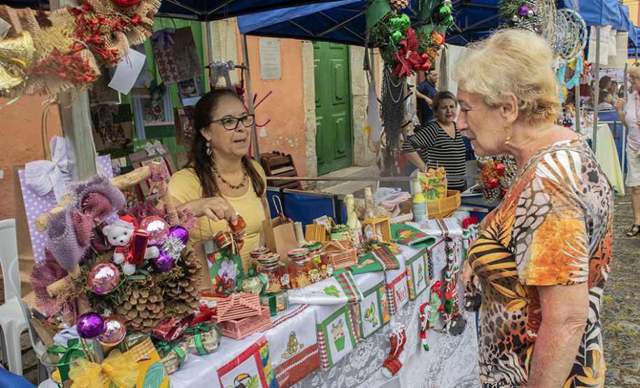 A parada turística do navio de cruzeiros MS Hamburg neste domingo (15) no Porto de Paranaguá movimentou a cidade