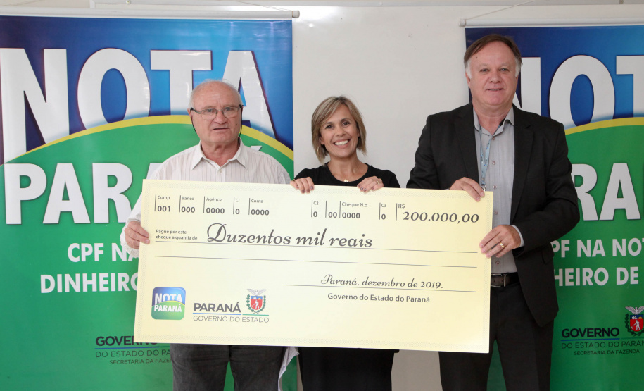 Os prêmios do programa Nota Paraná foram entregues nesta segunda-feira (16) em evento no Hospital Pequeno Príncipe, o maior hospital pediátrico do Brasil e referência no atendimento infantil e de adolescentes em todo o País. A instituição foi homenageada por estar completando 100 anos e ser uma das que mais se beneficiam do programa: já recebeu R$ 2,7 milhões desde que o Nota Paraná foi criado, em 2015.Foto: Ari Dias/AEN