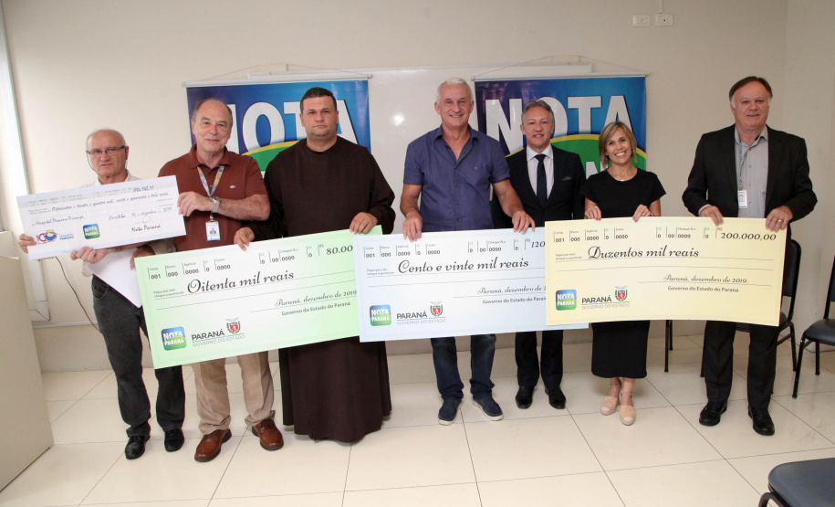 Os prêmios do programa Nota Paraná foram entregues nesta segunda-feira (16) em evento no Hospital Pequeno Príncipe, o maior hospital pediátrico do Brasil e referência no atendimento infantil e de adolescentes em todo o País. A instituição foi homenageada por estar completando 100 anos e ser uma das que mais se beneficiam do programa: já recebeu R$ 2,7 milhões desde que o Nota Paraná foi criado, em 2015.Foto: Ari Dias/AEN