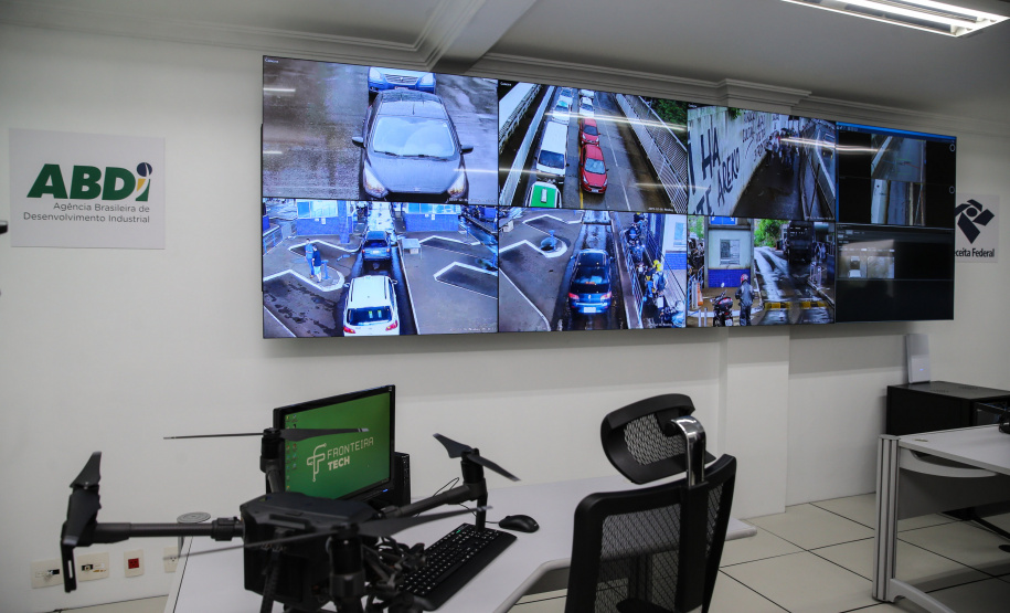 Fronteira Tech O Governador Carlos Massa Ratinho Junior e o ministro da Justiça e Segurança Pública, Sergio Moro, inauguram nesta segunda-feira (16), em Foz do Iguaçu, as operações do Fronteira Tech na Ponte Internacional da Amizade, que liga Foz do Iguaçu/PR à Ciudad del Este/PY. A iniciativa promover o uso de tecnologias digitais com foco na segurança pública. Foz do Iguaçu, 16/12/2019 - Foto: Geraldo Bubniak/AEN