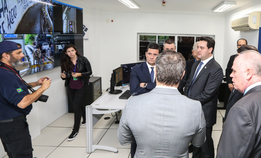 Fronteira Tech O Governador Carlos Massa Ratinho Junior e o ministro da Justiça e Segurança Pública, Sergio Moro, inauguram nesta segunda-feira (16), em Foz do Iguaçu, as operações do Fronteira Tech na Ponte Internacional da Amizade, que liga Foz do Iguaçu/PR à Ciudad del Este/PY. A iniciativa promover o uso de tecnologias digitais com foco na segurança pública. Foz do Iguaçu, 16/12/2019 - Foto: Geraldo Bubniak/AEN