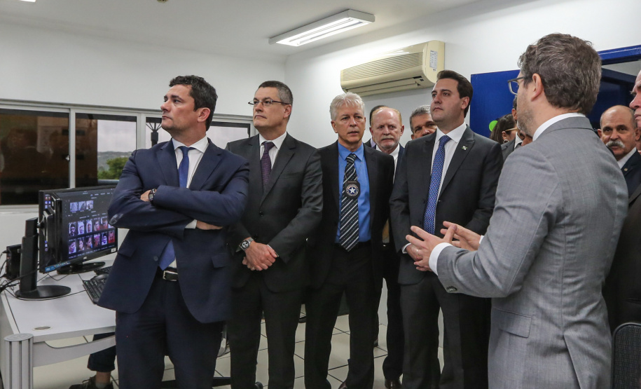 Fronteira Tech O Governador Carlos Massa Ratinho Junior e o ministro da Justiça e Segurança Pública, Sergio Moro, inauguram nesta segunda-feira (16), em Foz do Iguaçu, as operações do Fronteira Tech na Ponte Internacional da Amizade, que liga Foz do Iguaçu/PR à Ciudad del Este/PY. A iniciativa promover o uso de tecnologias digitais com foco na segurança pública. Foz do Iguaçu, 16/12/2019 - Foto: Geraldo Bubniak/AEN