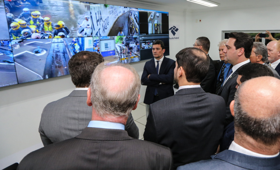 Fronteira Tech O Governador Carlos Massa Ratinho Junior e o ministro da Justiça e Segurança Pública, Sergio Moro, inauguram nesta segunda-feira (16), em Foz do Iguaçu, as operações do Fronteira Tech na Ponte Internacional da Amizade, que liga Foz do Iguaçu/PR à Ciudad del Este/PY. A iniciativa promover o uso de tecnologias digitais com foco na segurança pública. Foz do Iguaçu, 16/12/2019 - Foto: Geraldo Bubniak/AEN