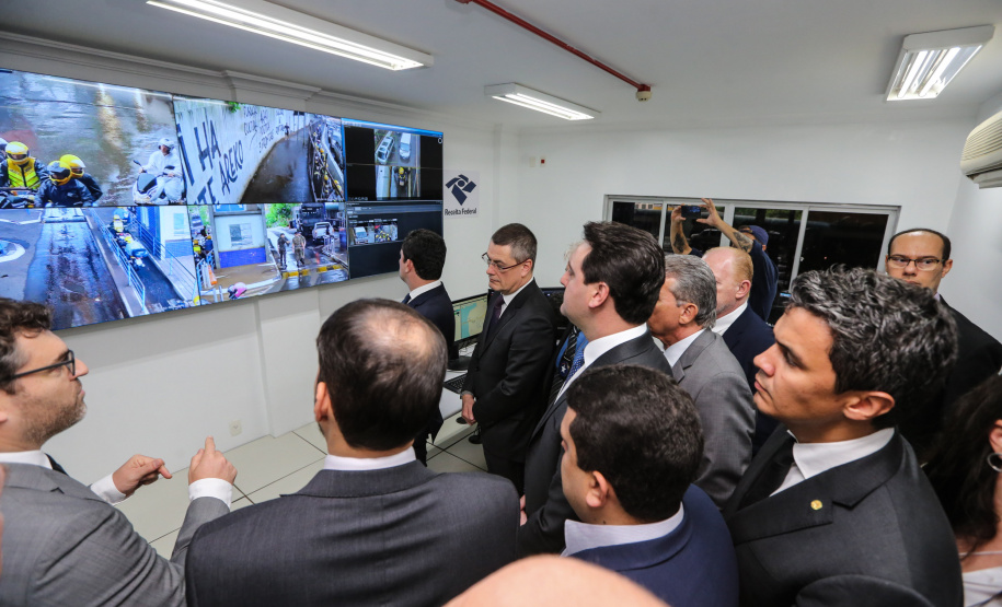 Fronteira Tech O Governador Carlos Massa Ratinho Junior e o ministro da Justiça e Segurança Pública, Sergio Moro, inauguram nesta segunda-feira (16), em Foz do Iguaçu, as operações do Fronteira Tech na Ponte Internacional da Amizade, que liga Foz do Iguaçu/PR à Ciudad del Este/PY. A iniciativa promover o uso de tecnologias digitais com foco na segurança pública. Foz do Iguaçu, 16/12/2019 - Foto: Geraldo Bubniak/AEN