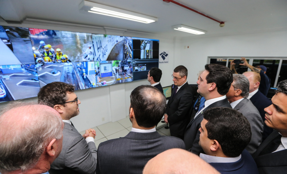 Fronteira Tech O Governador Carlos Massa Ratinho Junior e o ministro da Justiça e Segurança Pública, Sergio Moro, inauguram nesta segunda-feira (16), em Foz do Iguaçu, as operações do Fronteira Tech na Ponte Internacional da Amizade, que liga Foz do Iguaçu/PR à Ciudad del Este/PY. A iniciativa promover o uso de tecnologias digitais com foco na segurança pública. Foz do Iguaçu, 16/12/2019 - Foto: Geraldo Bubniak/AEN