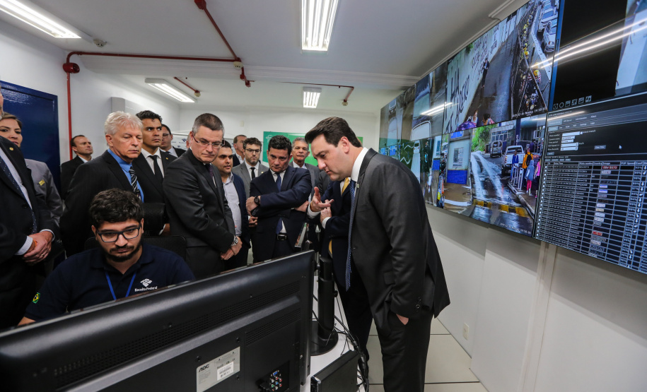 Fronteira Tech O Governador Carlos Massa Ratinho Junior e o ministro da Justiça e Segurança Pública, Sergio Moro, inauguram nesta segunda-feira (16), em Foz do Iguaçu, as operações do Fronteira Tech na Ponte Internacional da Amizade, que liga Foz do Iguaçu/PR à Ciudad del Este/PY. A iniciativa promover o uso de tecnologias digitais com foco na segurança pública. Foz do Iguaçu, 16/12/2019 - Foto: Geraldo Bubniak/AEN