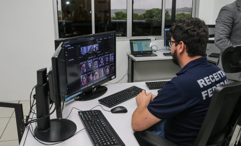 Fronteira Tech O Governador Carlos Massa Ratinho Junior e o ministro da Justiça e Segurança Pública, Sergio Moro, inauguram nesta segunda-feira (16), em Foz do Iguaçu, as operações do Fronteira Tech na Ponte Internacional da Amizade, que liga Foz do Iguaçu/PR à Ciudad del Este/PY. A iniciativa promover o uso de tecnologias digitais com foco na segurança pública. Foz do Iguaçu, 16/12/2019 - Foto: Geraldo Bubniak/AEN