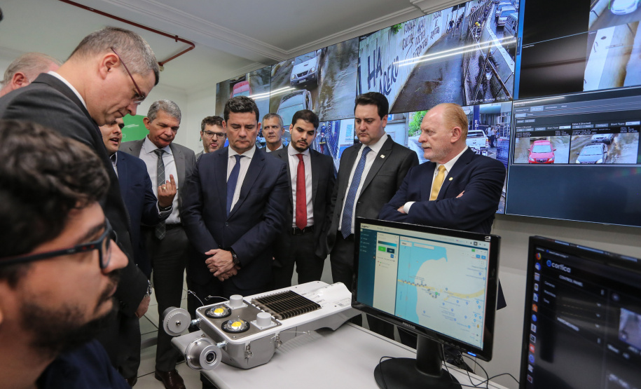 Fronteira Tech O Governador Carlos Massa Ratinho Junior e o ministro da Justiça e Segurança Pública, Sergio Moro, inauguram nesta segunda-feira (16), em Foz do Iguaçu, as operações do Fronteira Tech na Ponte Internacional da Amizade, que liga Foz do Iguaçu/PR à Ciudad del Este/PY. A iniciativa promover o uso de tecnologias digitais com foco na segurança pública. Foz do Iguaçu, 16/12/2019 - Foto: Geraldo Bubniak/AEN