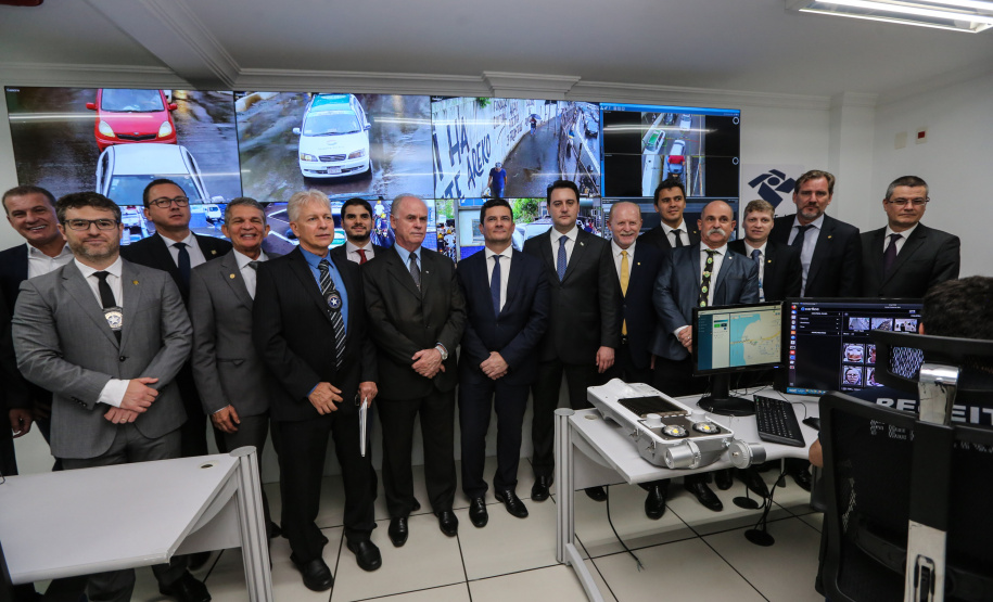 Fronteira Tech O Governador Carlos Massa Ratinho Junior e o ministro da Justiça e Segurança Pública, Sergio Moro, inauguram nesta segunda-feira (16), em Foz do Iguaçu, as operações do Fronteira Tech na Ponte Internacional da Amizade, que liga Foz do Iguaçu/PR à Ciudad del Este/PY. A iniciativa promover o uso de tecnologias digitais com foco na segurança pública. Foz do Iguaçu, 16/12/2019 - Foto: Geraldo Bubniak/AEN