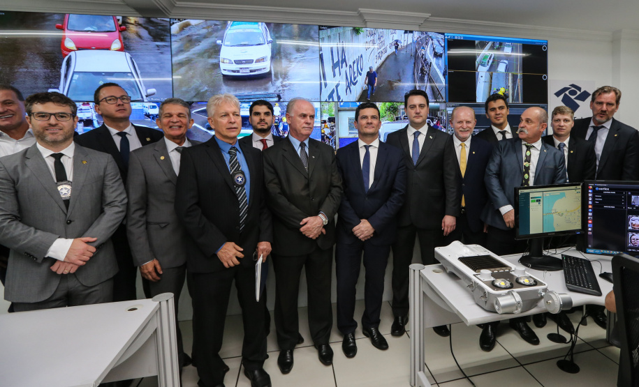 Fronteira Tech O Governador Carlos Massa Ratinho Junior e o ministro da Justiça e Segurança Pública, Sergio Moro, inauguram nesta segunda-feira (16), em Foz do Iguaçu, as operações do Fronteira Tech na Ponte Internacional da Amizade, que liga Foz do Iguaçu/PR à Ciudad del Este/PY. A iniciativa promover o uso de tecnologias digitais com foco na segurança pública. Foz do Iguaçu, 16/12/2019 - Foto: Geraldo Bubniak/AEN