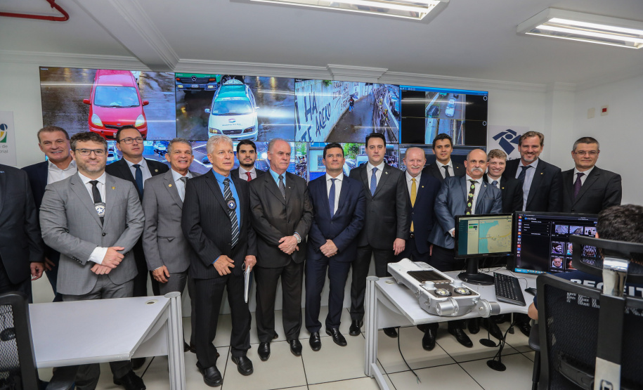 Fronteira Tech O Governador Carlos Massa Ratinho Junior e o ministro da Justiça e Segurança Pública, Sergio Moro, inauguram nesta segunda-feira (16), em Foz do Iguaçu, as operações do Fronteira Tech na Ponte Internacional da Amizade, que liga Foz do Iguaçu/PR à Ciudad del Este/PY. A iniciativa promover o uso de tecnologias digitais com foco na segurança pública. Foz do Iguaçu, 16/12/2019 - Foto: Geraldo Bubniak/AEN