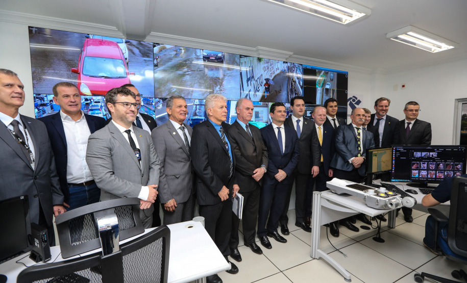 Fronteira Tech O Governador Carlos Massa Ratinho Junior e o ministro da Justiça e Segurança Pública, Sergio Moro, inauguram nesta segunda-feira (16), em Foz do Iguaçu, as operações do Fronteira Tech na Ponte Internacional da Amizade, que liga Foz do Iguaçu/PR à Ciudad del Este/PY. A iniciativa promover o uso de tecnologias digitais com foco na segurança pública. Foz do Iguaçu, 16/12/2019 - Foto: Geraldo Bubniak/AEN