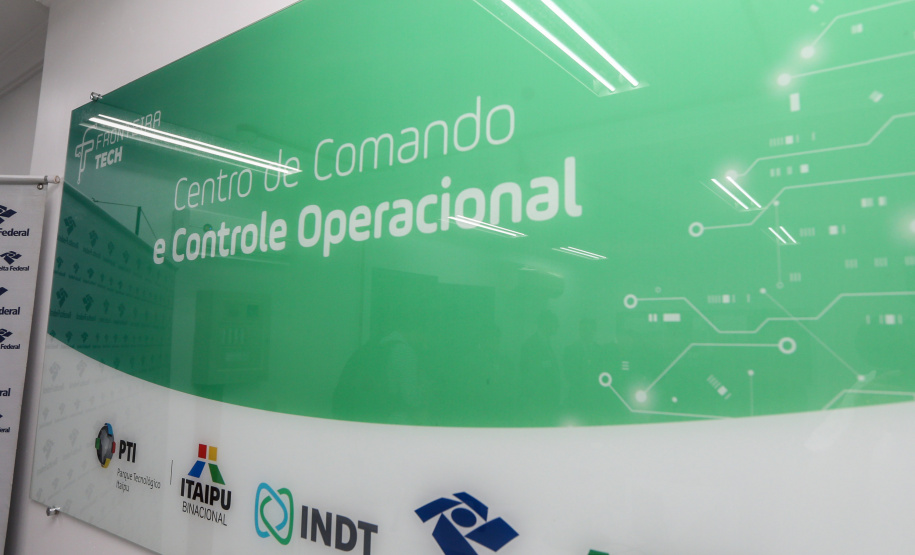 Fronteira Tech O Governador Carlos Massa Ratinho Junior e o ministro da Justiça e Segurança Pública, Sergio Moro, inauguram nesta segunda-feira (16), em Foz do Iguaçu, as operações do Fronteira Tech na Ponte Internacional da Amizade, que liga Foz do Iguaçu/PR à Ciudad del Este/PY. A iniciativa promover o uso de tecnologias digitais com foco na segurança pública. Foz do Iguaçu, 16/12/2019 - Foto: Geraldo Bubniak/AEN