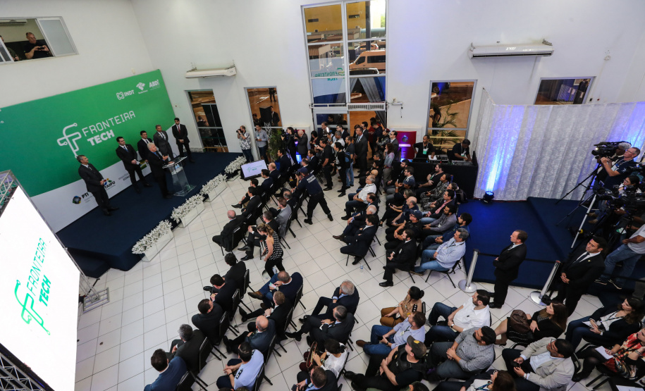 Fronteira Tech O Governador Carlos Massa Ratinho Junior e o ministro da Justiça e Segurança Pública, Sergio Moro, inauguram nesta segunda-feira (16), em Foz do Iguaçu, as operações do Fronteira Tech na Ponte Internacional da Amizade, que liga Foz do Iguaçu/PR à Ciudad del Este/PY. A iniciativa promover o uso de tecnologias digitais com foco na segurança pública. Foz do Iguaçu, 16/12/2019 - Foto: Geraldo Bubniak/AEN