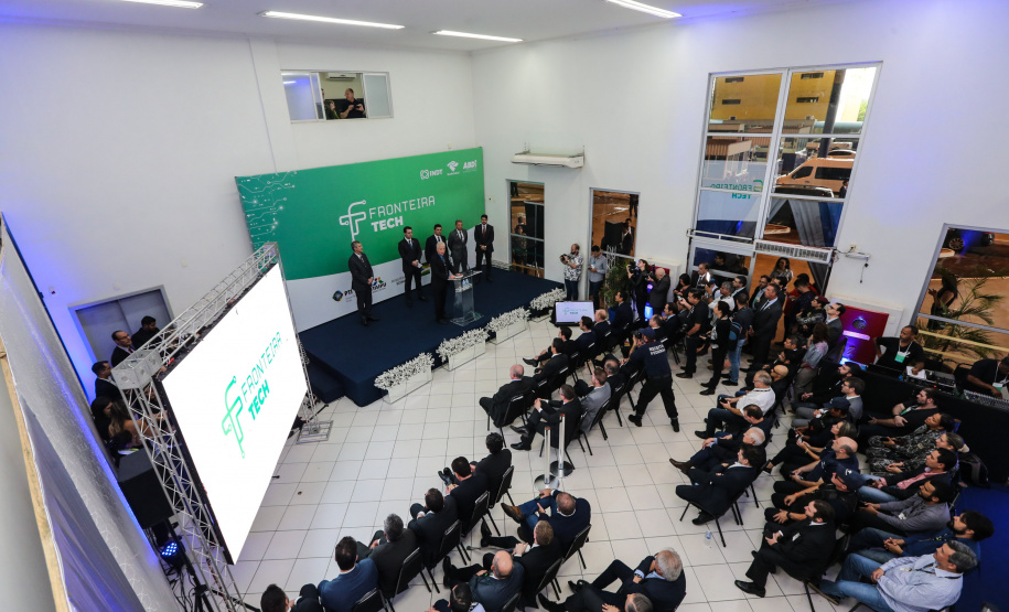 Fronteira Tech O Governador Carlos Massa Ratinho Junior e o ministro da Justiça e Segurança Pública, Sergio Moro, inauguram nesta segunda-feira (16), em Foz do Iguaçu, as operações do Fronteira Tech na Ponte Internacional da Amizade, que liga Foz do Iguaçu/PR à Ciudad del Este/PY. A iniciativa promover o uso de tecnologias digitais com foco na segurança pública. Foz do Iguaçu, 16/12/2019 - Foto: Geraldo Bubniak/AEN