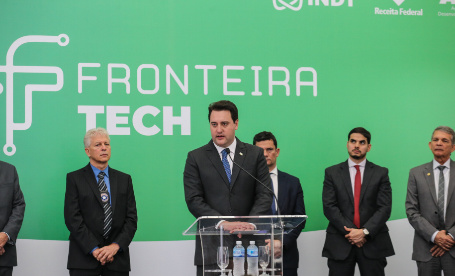 Fronteira Tech O Governador Carlos Massa Ratinho Junior e o ministro da Justiça e Segurança Pública, Sergio Moro, inauguram nesta segunda-feira (16), em Foz do Iguaçu, as operações do Fronteira Tech na Ponte Internacional da Amizade, que liga Foz do Iguaçu/PR à Ciudad del Este/PY. A iniciativa promover o uso de tecnologias digitais com foco na segurança pública. Foz do Iguaçu, 16/12/2019 - Foto: Geraldo Bubniak/AEN