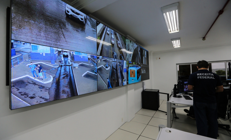 Fronteira Tech O Governador Carlos Massa Ratinho Junior e o ministro da Justiça e Segurança Pública, Sergio Moro, inauguram nesta segunda-feira (16), em Foz do Iguaçu, as operações do Fronteira Tech na Ponte Internacional da Amizade, que liga Foz do Iguaçu/PR à Ciudad del Este/PY. A iniciativa promover o uso de tecnologias digitais com foco na segurança pública. Foz do Iguaçu, 16/12/2019 - Foto: Geraldo Bubniak/AEN