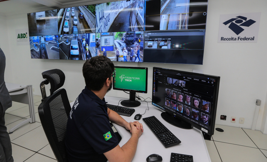 Fronteira Tech O Governador Carlos Massa Ratinho Junior e o ministro da Justiça e Segurança Pública, Sergio Moro, inauguram nesta segunda-feira (16), em Foz do Iguaçu, as operações do Fronteira Tech na Ponte Internacional da Amizade, que liga Foz do Iguaçu/PR à Ciudad del Este/PY. A iniciativa promover o uso de tecnologias digitais com foco na segurança pública. Foz do Iguaçu, 16/12/2019 - Foto: Geraldo Bubniak/AEN