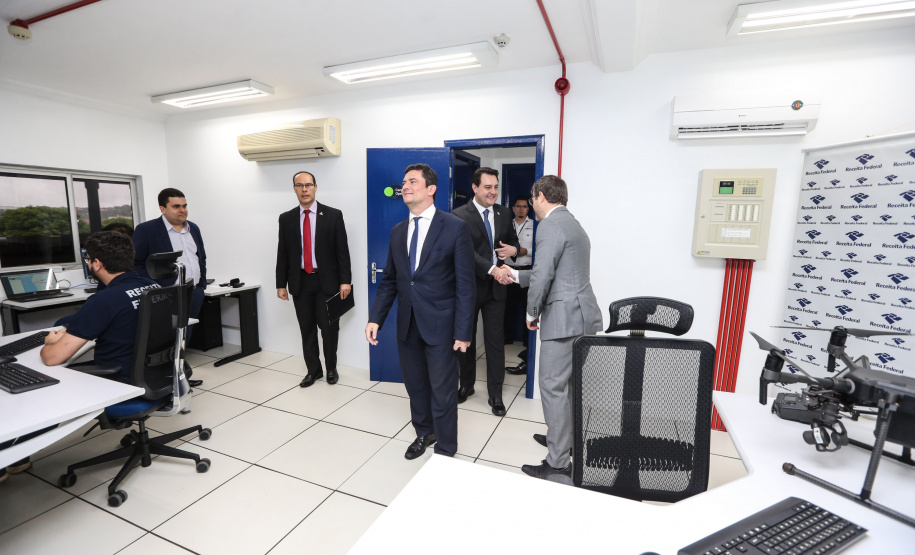 Fronteira Tech O Governador Carlos Massa Ratinho Junior e o ministro da Justiça e Segurança Pública, Sergio Moro, inauguram nesta segunda-feira (16), em Foz do Iguaçu, as operações do Fronteira Tech na Ponte Internacional da Amizade, que liga Foz do Iguaçu/PR à Ciudad del Este/PY. A iniciativa promover o uso de tecnologias digitais com foco na segurança pública. Foz do Iguaçu, 16/12/2019 - Foto: Geraldo Bubniak/AEN