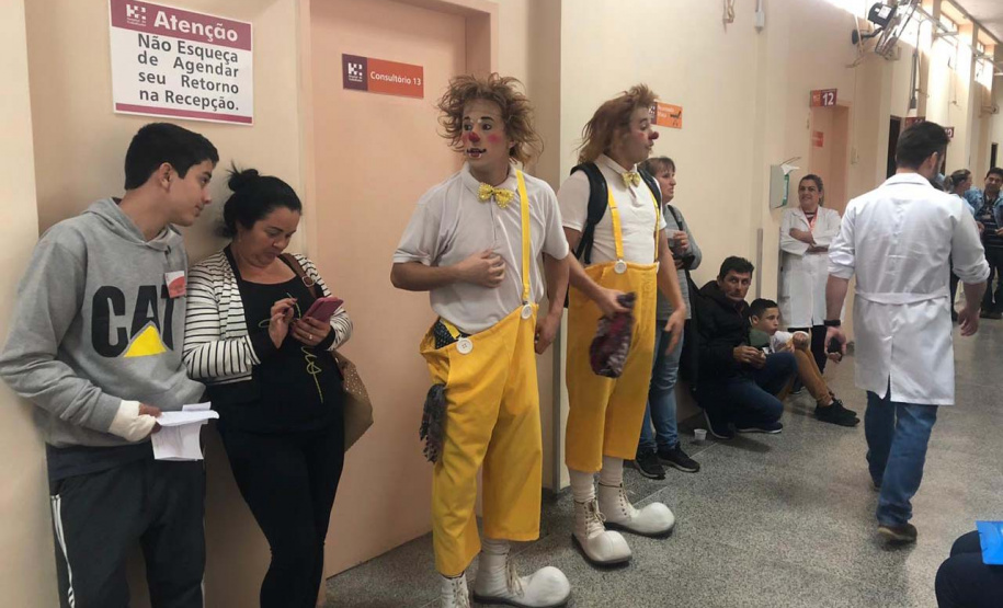 Brinquedos, sorrisos, esperança e, claro, o Papai Noel. Foi assim a segunda-feira (16) de cerca de 400 crianças que passam por tratamento no ambulatório e na pediatria do Hospital do Trabalhador (HT) e também no Centro de Atendimento Integral ao Fissurado Lábio-Palatal (Caif), em Curitiba. Foto: Andressa Oliveira/SESA