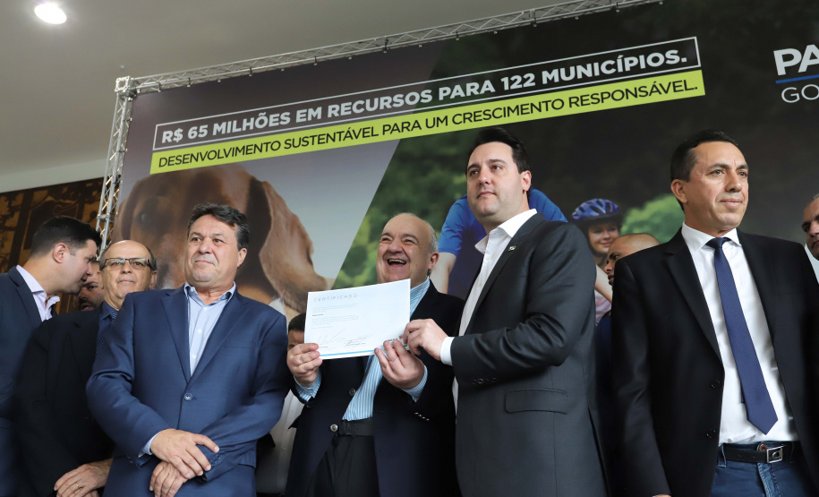O Governo do Paraná criou neste o Certificado de Mérito Ambiental, que premia municípios pela implantação de projetos de sustentabilidade em prol do ecossistema. A intenção é reconhecer boas ações que podem ser replicadas em outras cidades do Estado. A iniciativa é da Secretaria do Desenvolvimento Sustentável e do Turismo.Foto: Arnaldo Alves/AEN