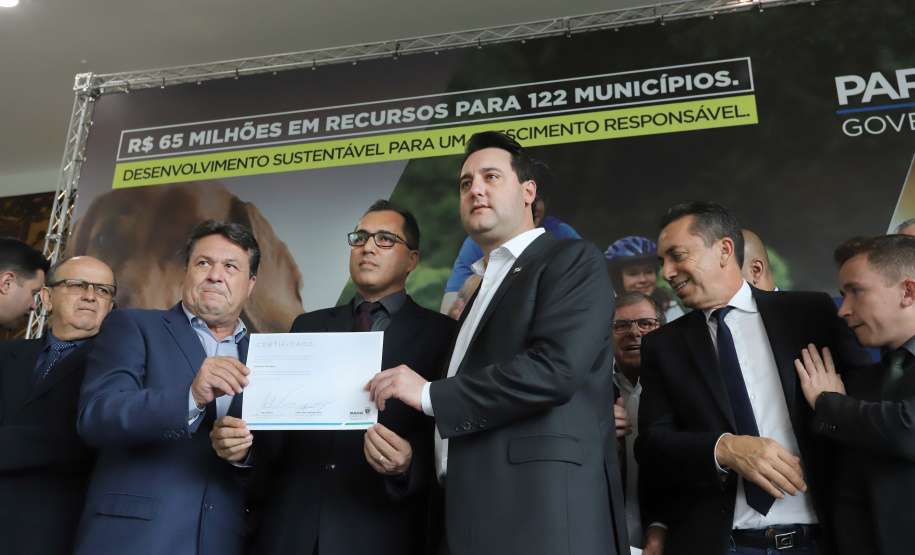O Governo do Paraná criou neste o Certificado de Mérito Ambiental, que premia municípios pela implantação de projetos de sustentabilidade em prol do ecossistema