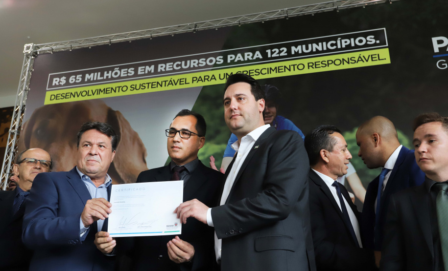 O Governo do Paraná criou neste o Certificado de Mérito Ambiental, que premia municípios pela implantação de projetos de sustentabilidade em prol do ecossistema