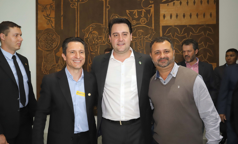 O governador Carlos Massa Ratinho Junior confirmou nesta terça-feira (17), durante evento no Palácio Iguaçu, um grande pacote voltado para o meio ambiente e a sustentabilidade. Foram destinados, entre liberações diretas e convênios, R$ 65 milhões para 149 municípios do Estado. Foto: Arnaldo Alves/AEN