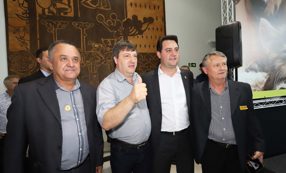 O governador Carlos Massa Ratinho Junior confirmou nesta terça-feira (17), durante evento no Palácio Iguaçu, um grande pacote voltado para o meio ambiente e a sustentabilidade. Foram destinados, entre liberações diretas e convênios, R$ 65 milhões para 149 municípios do Estado. Foto: Arnaldo Alves/AEN