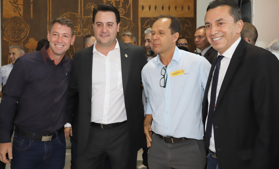 O governador Carlos Massa Ratinho Junior confirmou nesta terça-feira (17), durante evento no Palácio Iguaçu, um grande pacote voltado para o meio ambiente e a sustentabilidade. Foram destinados, entre liberações diretas e convênios, R$ 65 milhões para 149 municípios do Estado. Foto: Arnaldo Alves/AEN