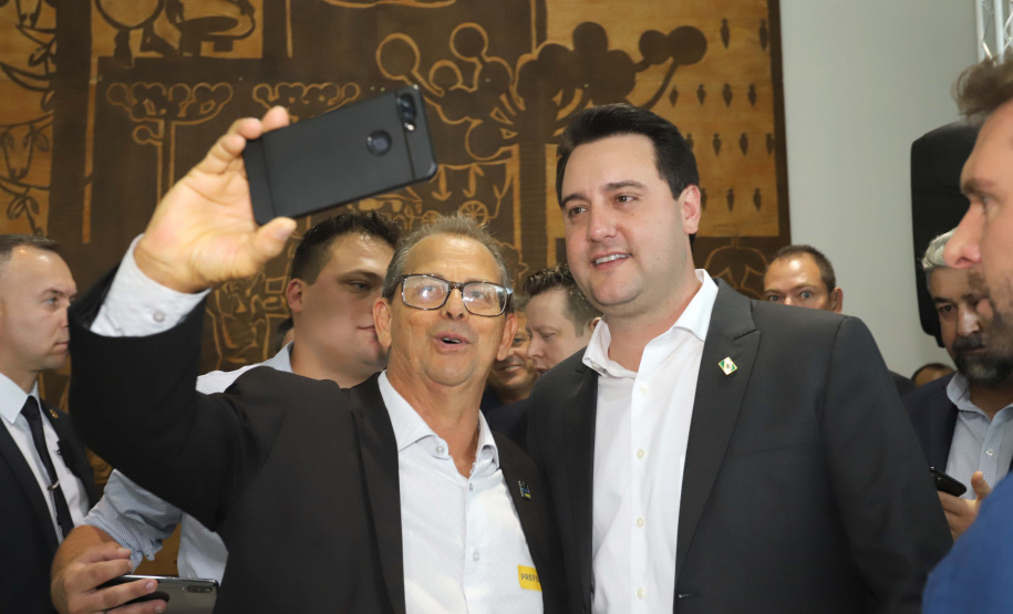 O governador Carlos Massa Ratinho Junior confirmou nesta terça-feira (17), durante evento no Palácio Iguaçu, um grande pacote voltado para o meio ambiente e a sustentabilidade. Foram destinados, entre liberações diretas e convênios, R$ 65 milhões para 149 municípios do Estado. Foto: Arnaldo Alves/AEN