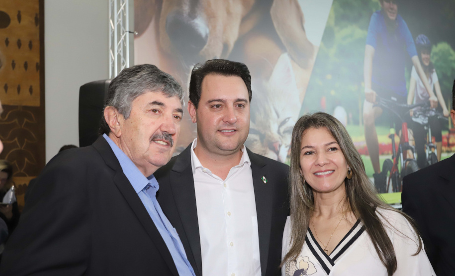 O governador Carlos Massa Ratinho Junior confirmou nesta terça-feira (17), durante evento no Palácio Iguaçu, um grande pacote voltado para o meio ambiente e a sustentabilidade. Foram destinados, entre liberações diretas e convênios, R$ 65 milhões para 149 municípios do Estado. Foto: Arnaldo Alves/AEN