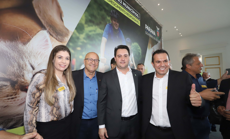 O governador Carlos Massa Ratinho Junior confirmou nesta terça-feira (17), durante evento no Palácio Iguaçu, um grande pacote voltado para o meio ambiente e a sustentabilidade. Foram destinados, entre liberações diretas e convênios, R$ 65 milhões para 149 municípios do Estado. Foto: Arnaldo Alves/AEN