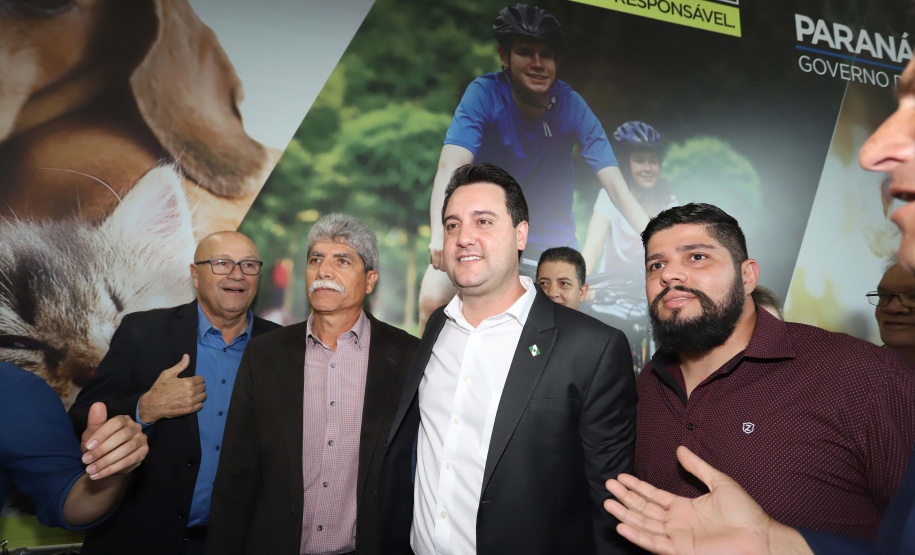 O governador Carlos Massa Ratinho Junior confirmou nesta terça-feira (17), durante evento no Palácio Iguaçu, um grande pacote voltado para o meio ambiente e a sustentabilidade. Foram destinados, entre liberações diretas e convênios, R$ 65 milhões para 149 municípios do Estado. Foto: Arnaldo Alves/AEN