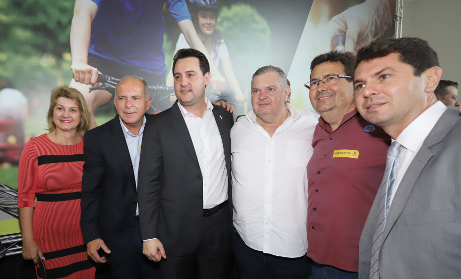 O governador Carlos Massa Ratinho Junior confirmou nesta terça-feira (17), durante evento no Palácio Iguaçu, um grande pacote voltado para o meio ambiente e a sustentabilidade. Foram destinados, entre liberações diretas e convênios, R$ 65 milhões para 149 municípios do Estado. Foto: Arnaldo Alves/AEN