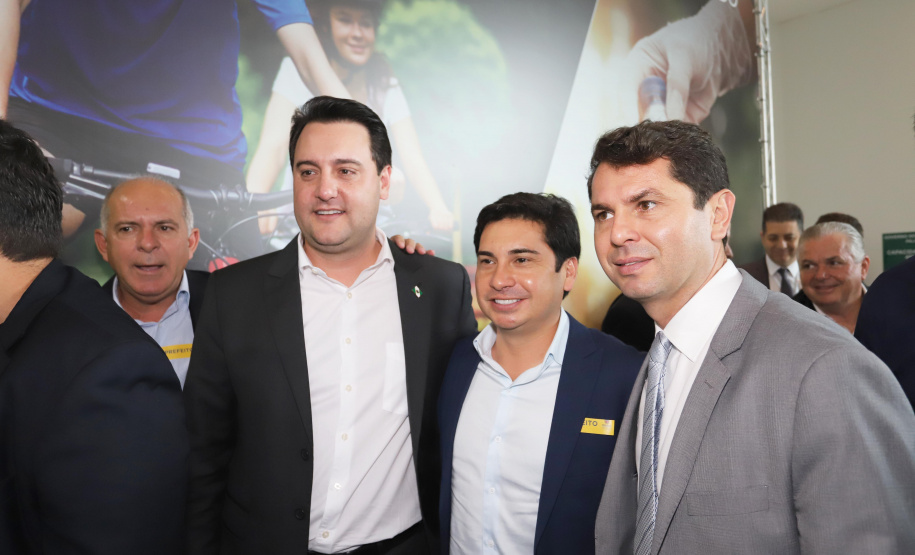 O governador Carlos Massa Ratinho Junior confirmou nesta terça-feira (17), durante evento no Palácio Iguaçu, um grande pacote voltado para o meio ambiente e a sustentabilidade. Foram destinados, entre liberações diretas e convênios, R$ 65 milhões para 149 municípios do Estado. Foto: Arnaldo Alves/AEN