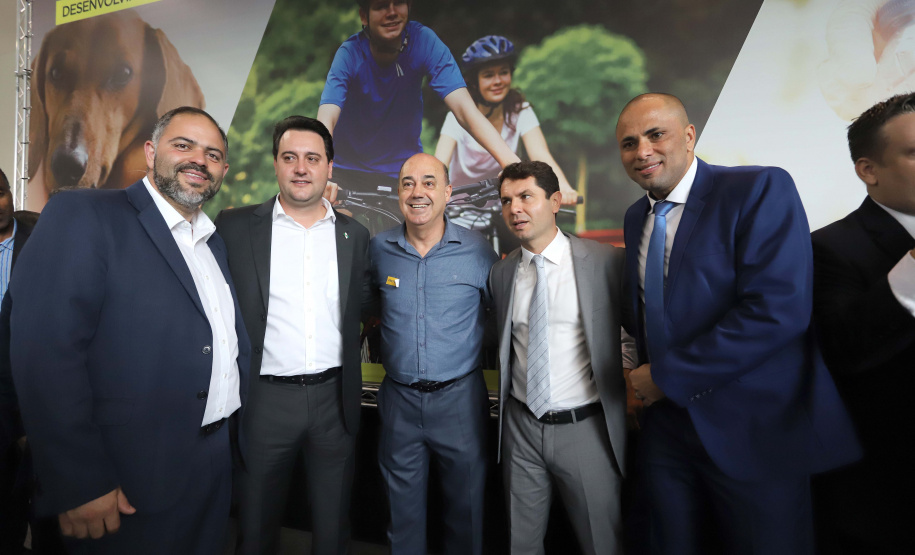 O governador Carlos Massa Ratinho Junior confirmou nesta terça-feira (17), durante evento no Palácio Iguaçu, um grande pacote voltado para o meio ambiente e a sustentabilidade. Foram destinados, entre liberações diretas e convênios, R$ 65 milhões para 149 municípios do Estado. Foto: Arnaldo Alves/AEN