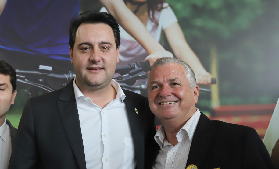 O governador Carlos Massa Ratinho Junior confirmou nesta terça-feira (17), durante evento no Palácio Iguaçu, um grande pacote voltado para o meio ambiente e a sustentabilidade. Foram destinados, entre liberações diretas e convênios, R$ 65 milhões para 149 municípios do Estado. Foto: Arnaldo Alves/AEN