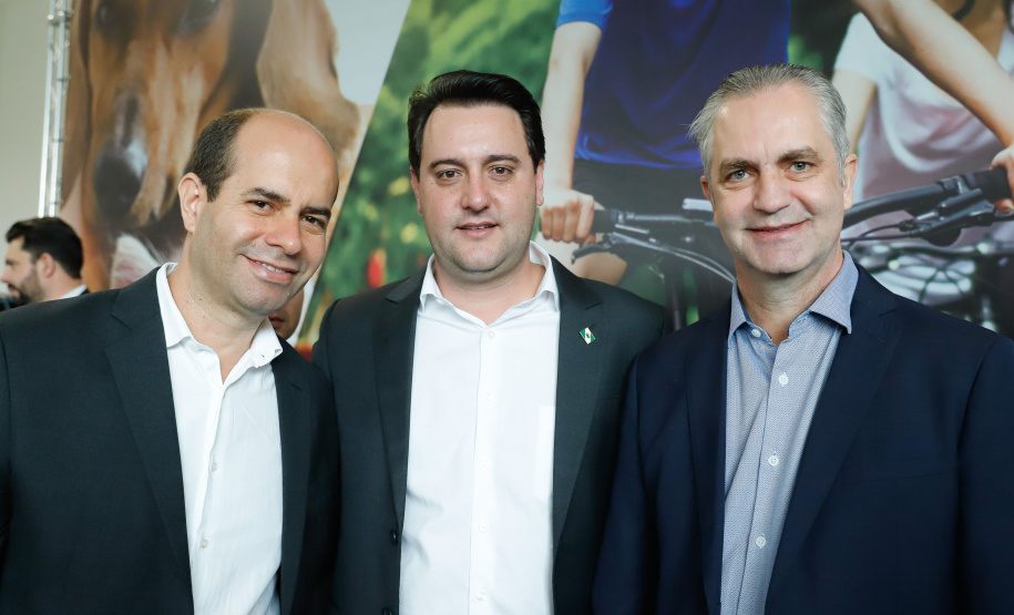 O governador Carlos Massa Ratinho Junior confirmou nesta terça-feira (17), durante evento no Palácio Iguaçu, um grande pacote voltado para o meio ambiente e a sustentabilidade. Foram destinados, entre liberações diretas e convênios, R$ 65 milhões para 149 municípios do Estado.