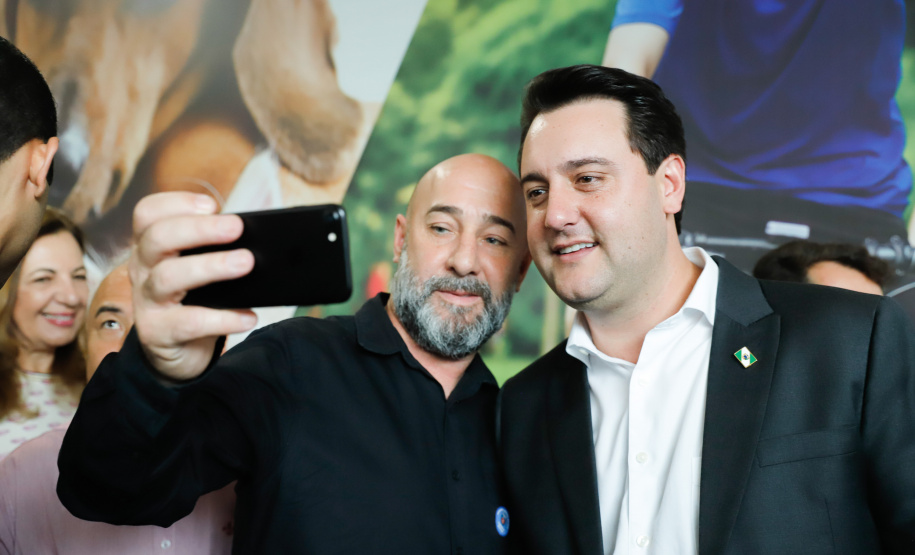 O governador Carlos Massa Ratinho Junior confirmou nesta terça-feira (17), durante evento no Palácio Iguaçu, um grande pacote voltado para o meio ambiente e a sustentabilidade. Foram destinados, entre liberações diretas e convênios, R$ 65 milhões para 149 municípios do Estado.