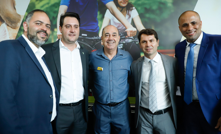 O governador Carlos Massa Ratinho Junior confirmou nesta terça-feira (17), durante evento no Palácio Iguaçu, um grande pacote voltado para o meio ambiente e a sustentabilidade. Foram destinados, entre liberações diretas e convênios, R$ 65 milhões para 149 municípios do Estado.