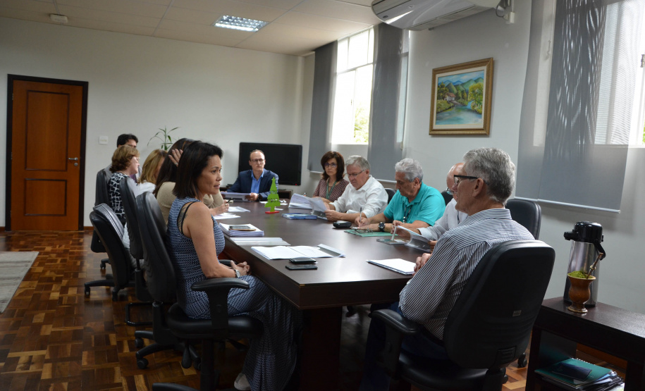 A Secretaria de Estado da Agricultura e Abastecimento vai estimular o crescimento da produção de seda no Paraná, com possibilidade de expandir a atividade em pelo menos 20%.

O secretário Norberto Ortigara disse que o projeto atende a uma determinação do governador Carlos Massa Ratinho Júnior, após sua participação, durante o mês de novembro, do Festival da Seda realizado em Lyon, na França, onde a seda paranaense foi considerada a melhor do mundo. Foto>SEAB