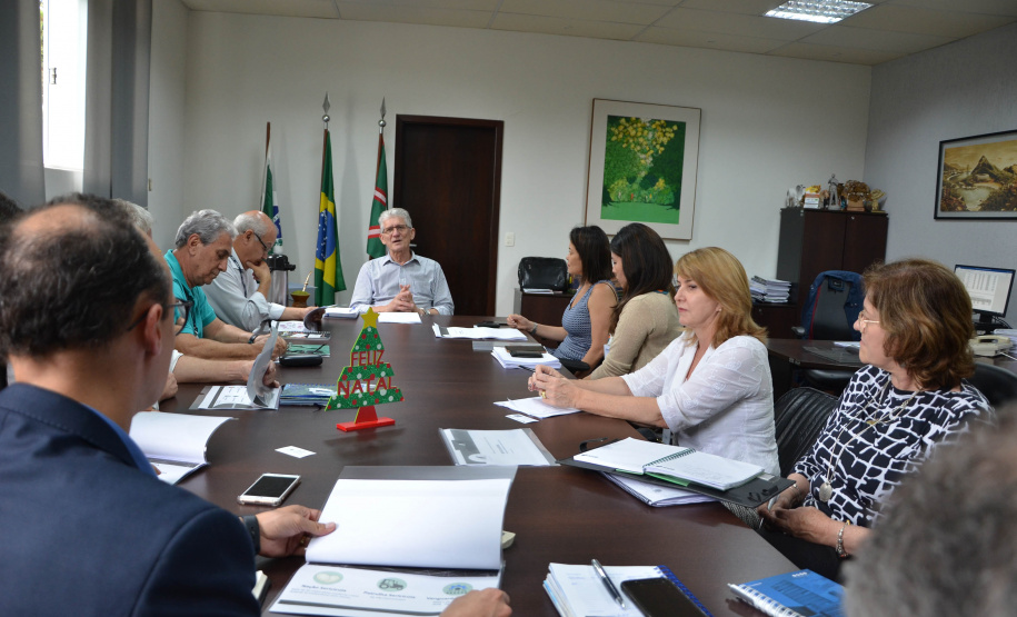 A Secretaria de Estado da Agricultura e Abastecimento vai estimular o crescimento da produção de seda no Paraná, com possibilidade de expandir a atividade em pelo menos 20%.

O secretário Norberto Ortigara disse que o projeto atende a uma determinação do governador Carlos Massa Ratinho Júnior, após sua participação, durante o mês de novembro, do Festival da Seda realizado em Lyon, na França, onde a seda paranaense foi considerada a melhor do mundo. Foto>SEAB