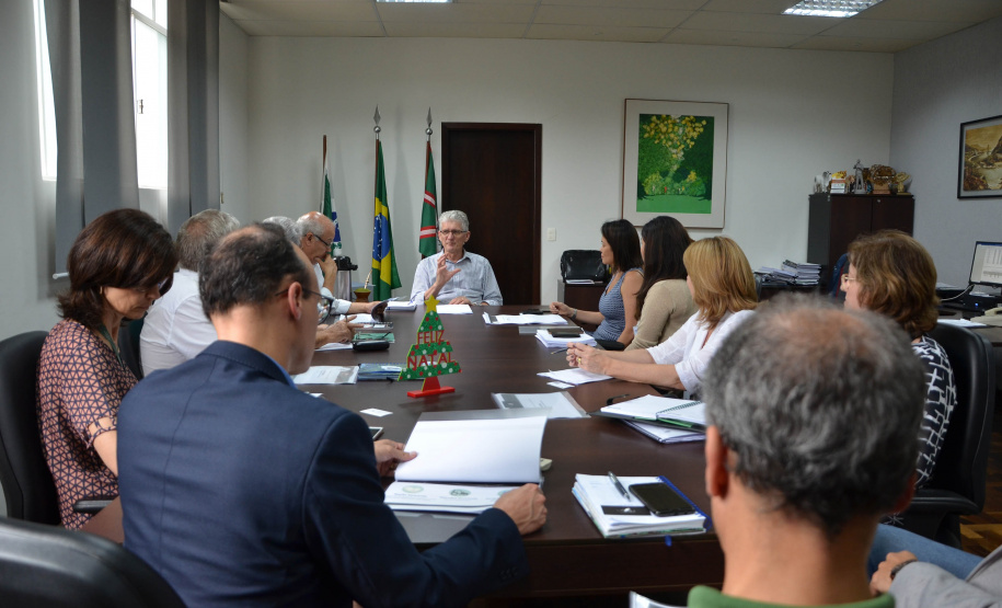 A Secretaria de Estado da Agricultura e Abastecimento vai estimular o crescimento da produção de seda no Paraná, com possibilidade de expandir a atividade em pelo menos 20%.

O secretário Norberto Ortigara disse que o projeto atende a uma determinação do governador Carlos Massa Ratinho Júnior, após sua participação, durante o mês de novembro, do Festival da Seda realizado em Lyon, na França, onde a seda paranaense foi considerada a melhor do mundo. Foto>SEAB