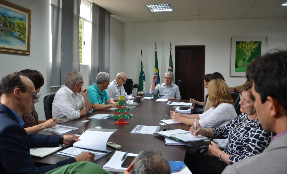A Secretaria de Estado da Agricultura e Abastecimento vai estimular o crescimento da produção de seda no Paraná, com possibilidade de expandir a atividade em pelo menos 20%.

O secretário Norberto Ortigara disse que o projeto atende a uma determinação do governador Carlos Massa Ratinho Júnior, após sua participação, durante o mês de novembro, do Festival da Seda realizado em Lyon, na França, onde a seda paranaense foi considerada a melhor do mundo. Foto>SEAB