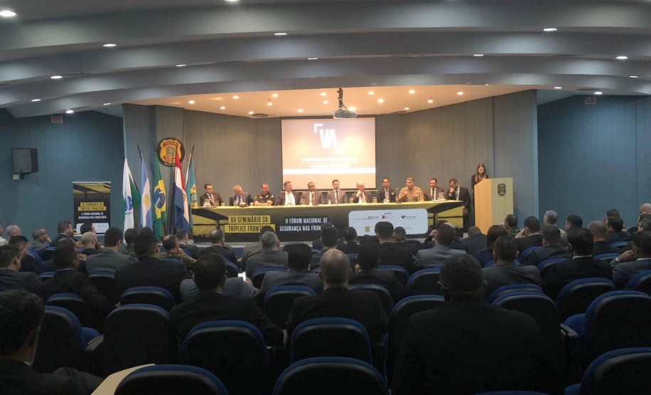 O secretário estadual da Segurança Pública, Romulo Marinho Soares, participou nesta terça-feira (17) do II Fórum Nacional de Segurança nas Fronteiras, durante o XII Seminário da Tríplice Fronteira, em Foz do Iguaçu, nos dias 17 e 18. O evento ocorre no Auditório da Polícia Federal de Foz do Iguaçu. Foto:SESP