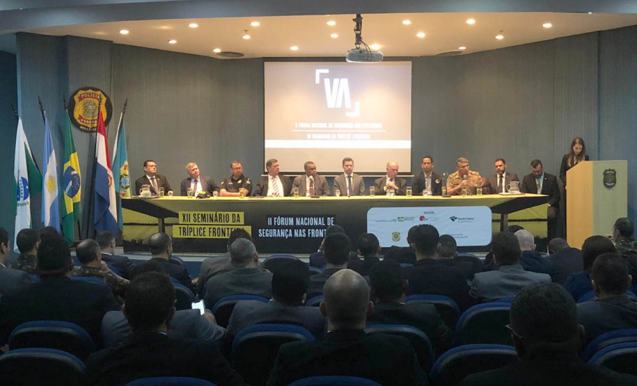 O secretário estadual da Segurança Pública, Romulo Marinho Soares, participou nesta terça-feira (17) do II Fórum Nacional de Segurança nas Fronteiras, durante o XII Seminário da Tríplice Fronteira, em Foz do Iguaçu, nos dias 17 e 18. O evento ocorre no Auditório da Polícia Federal de Foz do Iguaçu. Foto:SESP